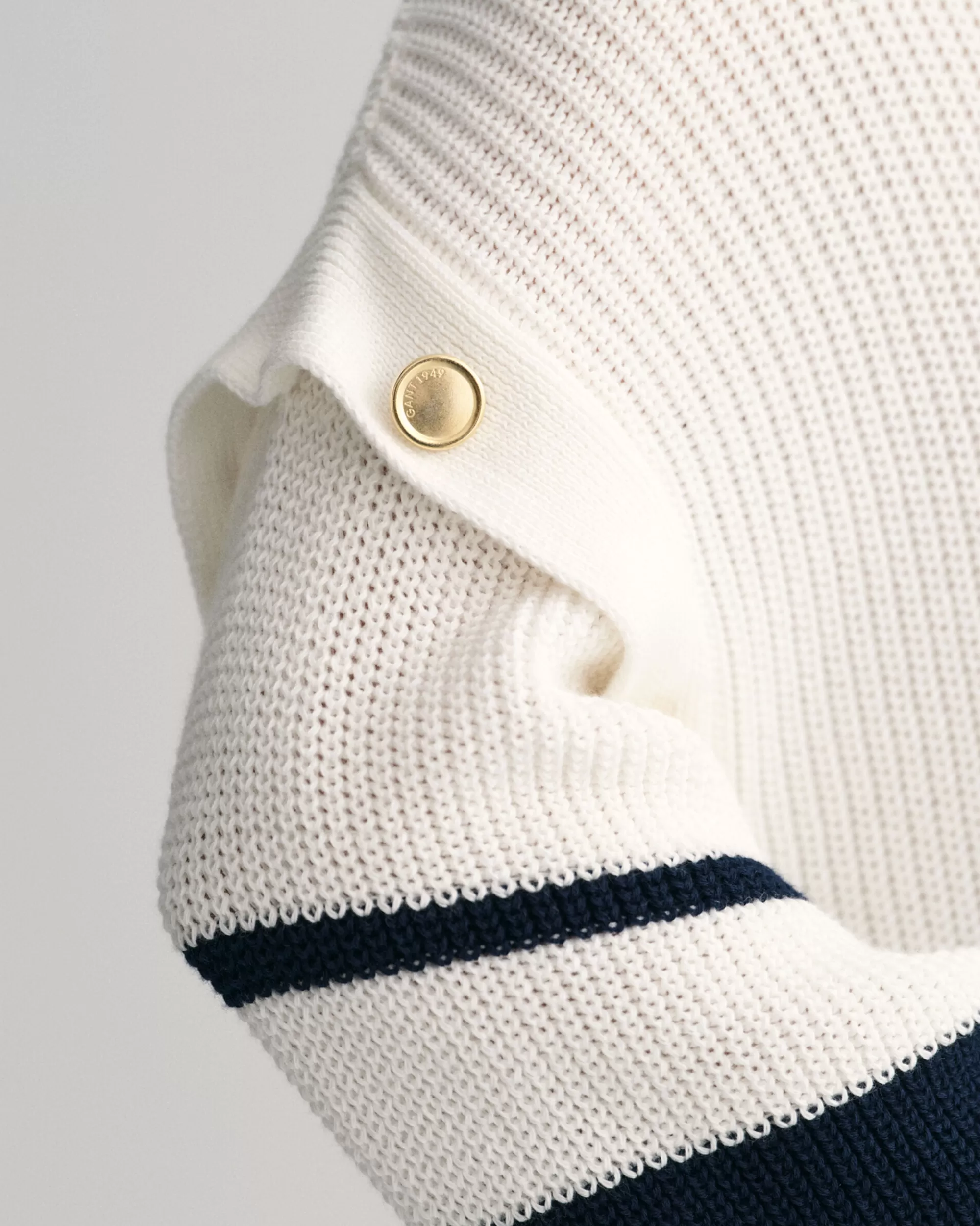 Neuleet^GANT Oversized Fit -Mitoitettu Raidallinen Neulepusero Jossa Pyorea Paantie Cream